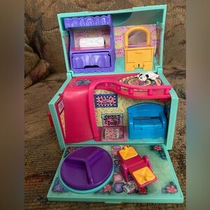 Vintage 1995 Pound Puppies Hide and Seek house with dog